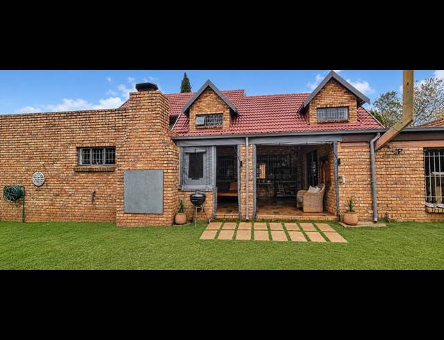 5 BEDROOM HOUSE FOR SALE IN ZWARTKOP